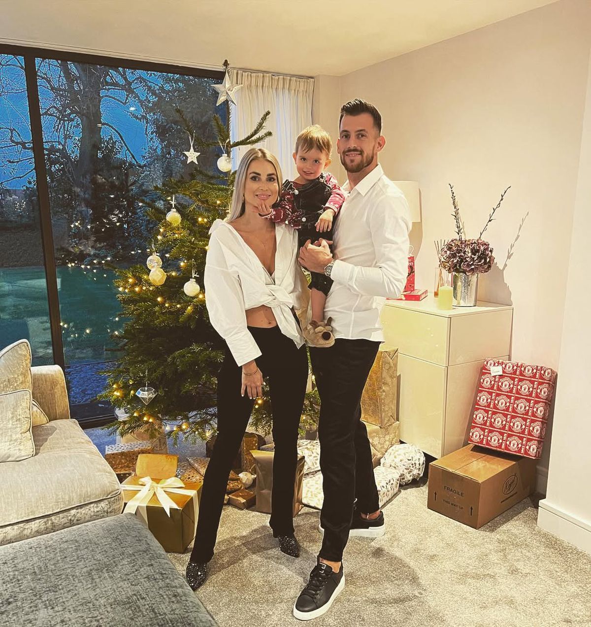 Soția a ieșit prima la atac, după ce a pățit fotbalistul „păcălit” să semneze: „Nimic în viață nu este corect”