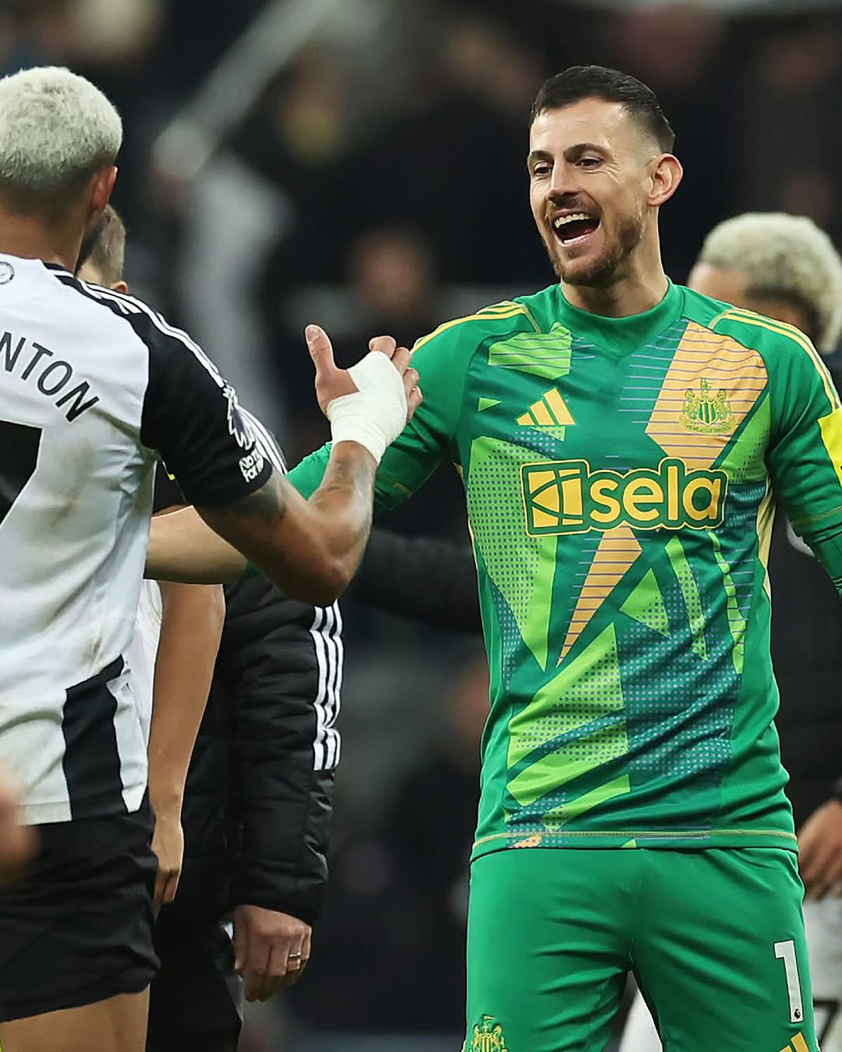 Soția a ieșit prima la atac, după ce a pățit fotbalistul „păcălit” să semneze: „Nimic în viață nu este corect”