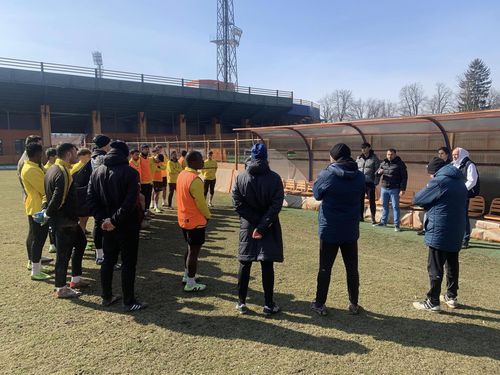 Ceahlăul Piatra Neamț primește vizita Stelei, astăzi, de la ora 19:00, în runda cu numărul 19 din Liga 2. Anton Măzărianu, finanțatorul grupării nemțene, a mers în cantonament și a ținut un discurs pe un ton aprig.