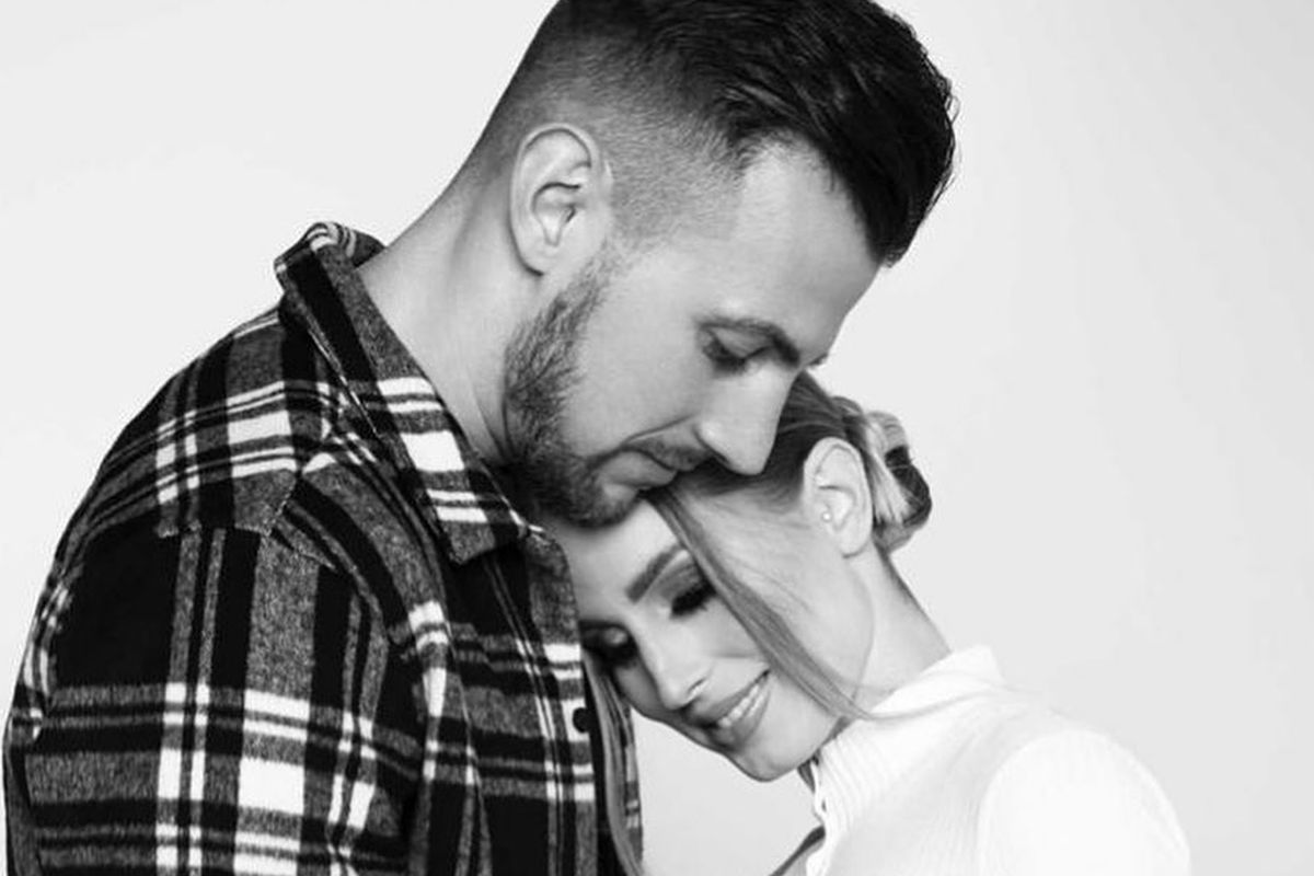 Soția a ieșit prima la atac, după ce a pățit fotbalistul „păcălit” să semneze: „Nimic în viață nu este corect”