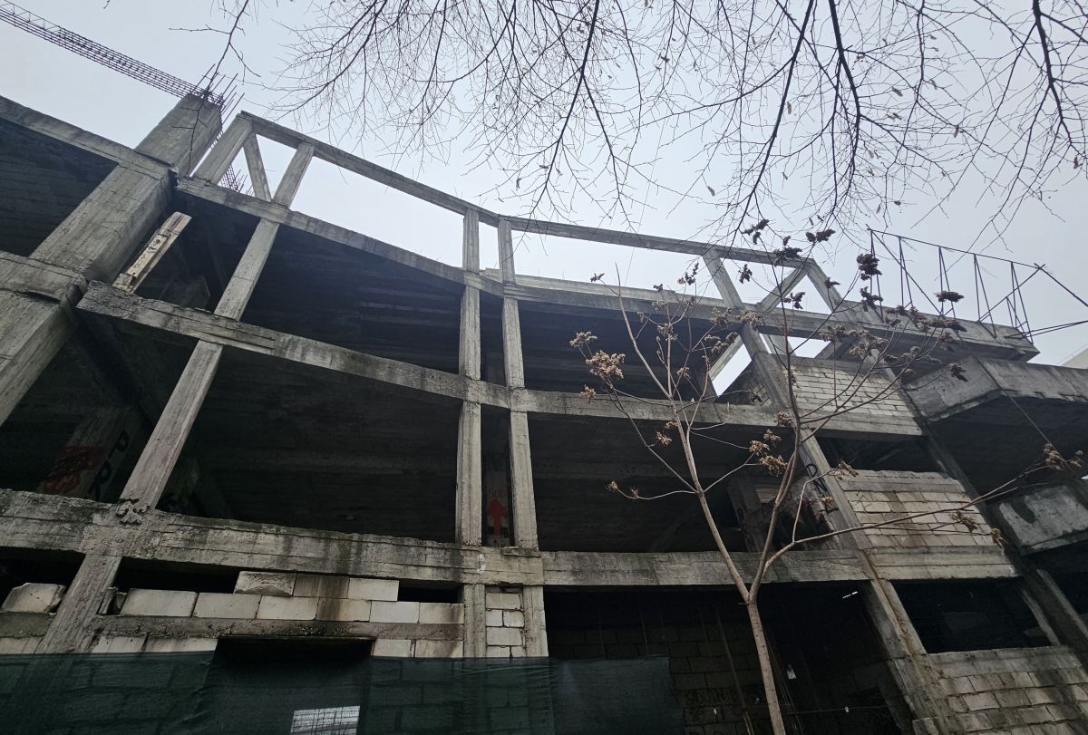 Clădirea-fantomă de lângă stadionul „Dinamo” » Aici ar fi trebuit să fie sediul clubului: paragină în loc de lux, 30 de ani mai târziu