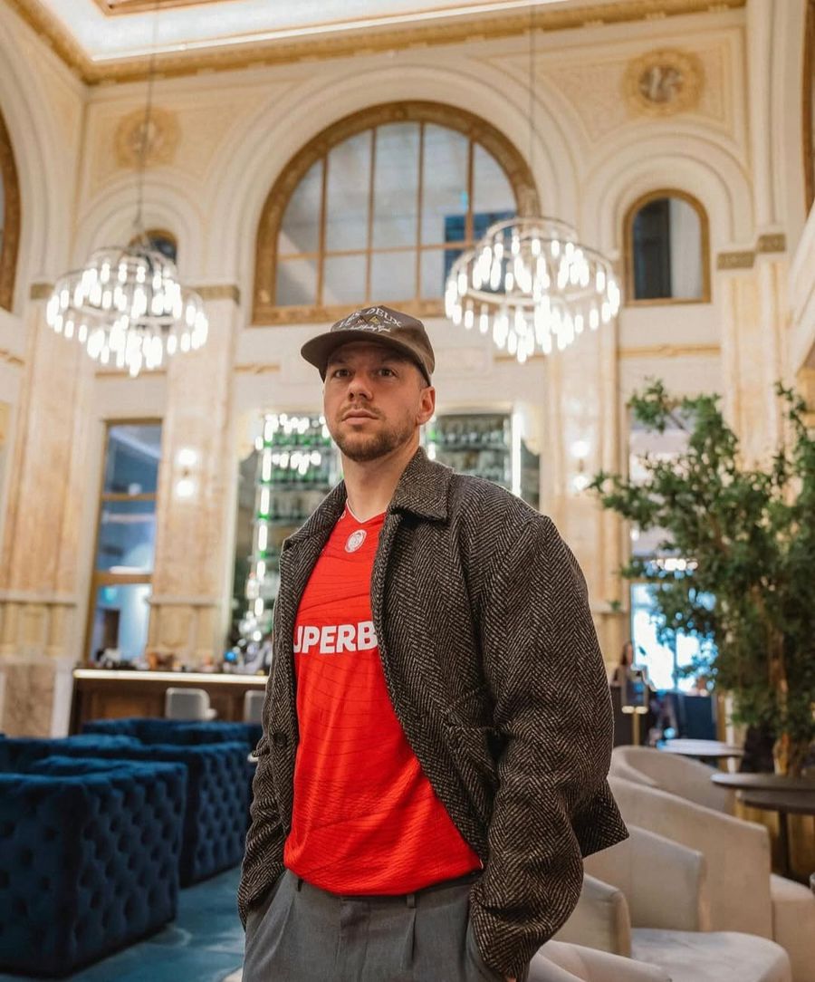 Olsen prin București Foto: Instagram personal „Am găsit hygge și în București” » La 3 luni după ce fetița lui a alunecat în lacul Herăstrău, dinamovistul Olsen numește lucrul care l-a surprins în România