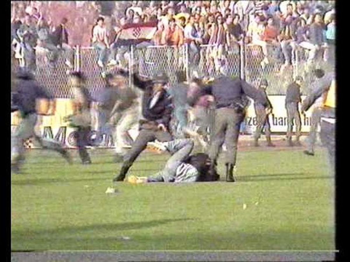 Partida dintre Dinamo și Steaua care a stat la baza unui război în toată regula » Căpitanul a atacat polițiștii, ultrașii au mers pe front, iar Miodrag Belodedici relatează: „Ne-au luat niște blindate”