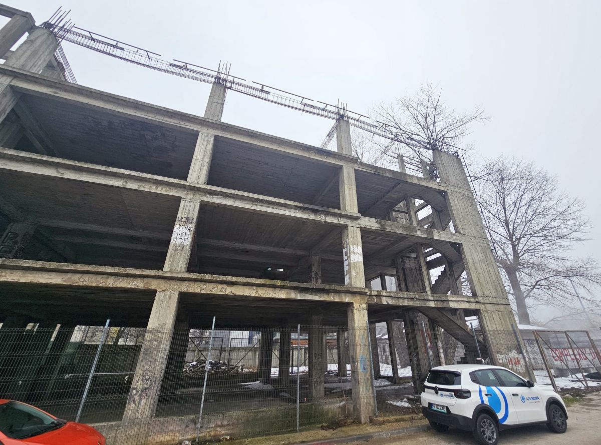 Cine pune mâna pe clădirea-fantomă de lângă stadionul Dinamo: „Mai întâi să avem terenul” » Paragină în locul unde ar fi trebuit să apară un mega-proiect