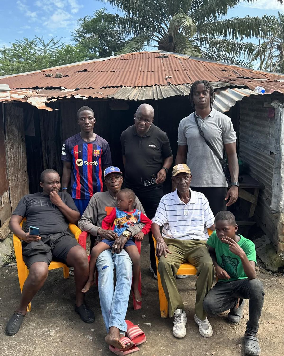 Veteranul lui CSM Oradea provine dintr-o țară africană distrusă de războaie și droguri și organizează anual tabere pentru copii: „Sunt pui de găină, capre pe stradă”