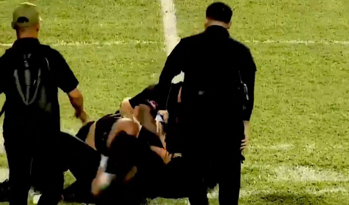 Haos în Puerto Rico! Lionel Messi, pus la pământ de suporteri chiar în timpul meciului