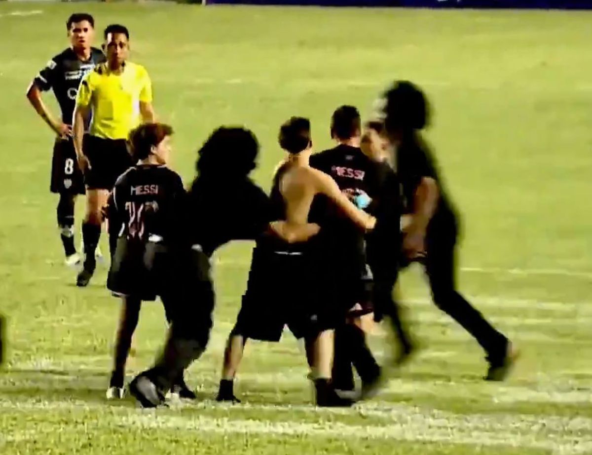 Lionel Messi, doborât de fani în Puerto Rico