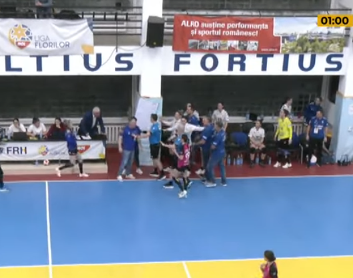Incidente reprobabile în Liga Națională de handbal! L-a bruscat pe antrenorul adversarei