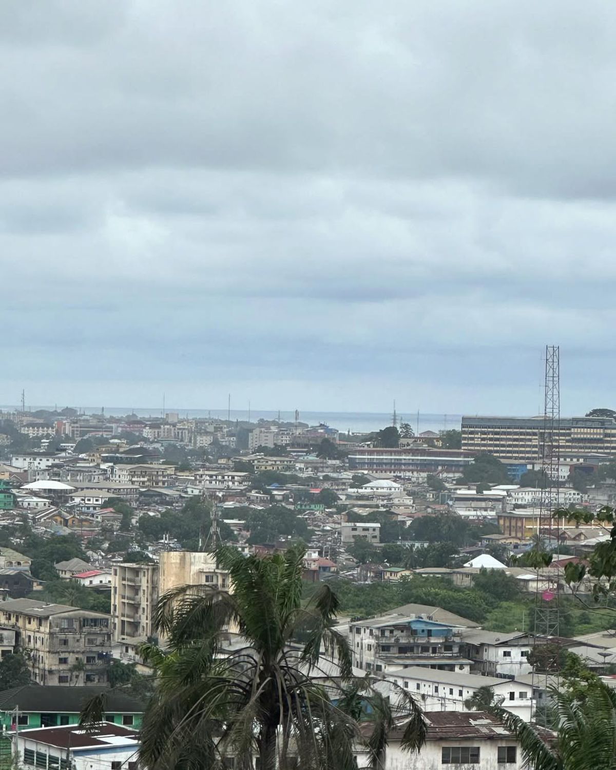 Thomas Bropleh, jucătorul lui CSM Oradea care organizează tabere de baschet în Liberia