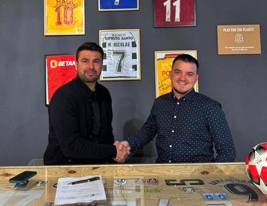 Capul răutăților din „cazul Păulești” s-a lăudat că-l reprezintă pe Adi Mutu: „Așa mi-a câștigat încrederea” » Cum explică „Briliantul” poza împreună