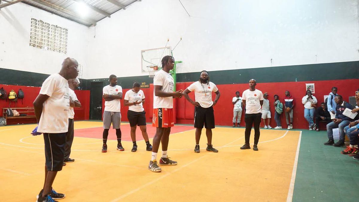 Thomas Bropleh, jucătorul lui CSM Oradea care organizează tabere de baschet în Liberia