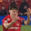 Ryan Yates cheamă medicul să-i acorde îngrijiri / Foto: captură