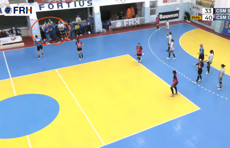 Gestul lui Bogdan Burcea / foto: captură YouTube @Federatia Romana de Handbal