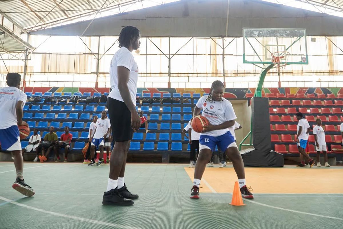 Thomas Bropleh, jucătorul lui CSM Oradea care organizează tabere de baschet în Liberia