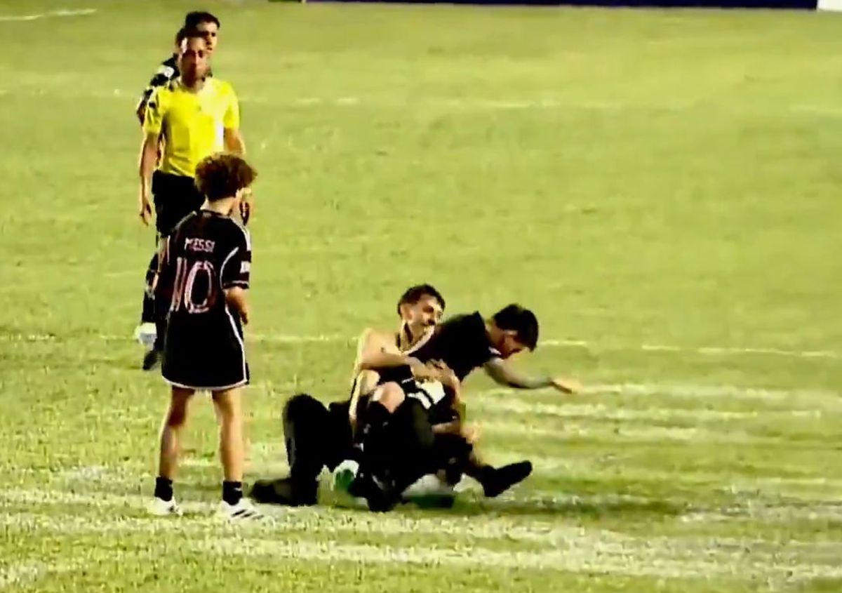 Lionel Messi, doborât de fani în Puerto Rico