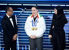 Francesca Lollobrigida, precizări în urma scandalului iscat de apariția ei pe scena Sanremo: „Faptul că sunt numită mamă nu mă discreditează în niciun fel”