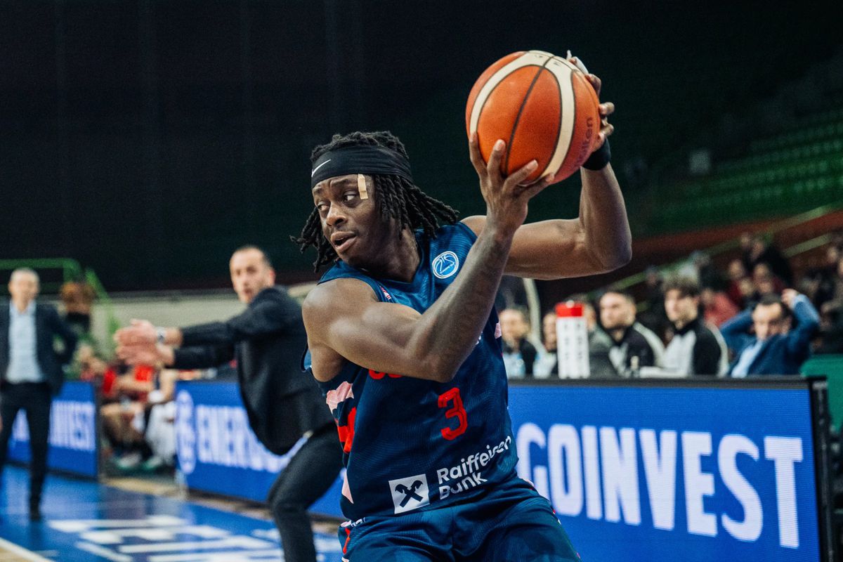 Thomas Bropleh, jucătorul lui CSM Oradea care organizează tabere de baschet în Liberia