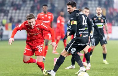 Patronul echipei s-a dus peste jucători la vestiar » Antrenorul nu a fost prezent: „Nu știu ce au discutat”