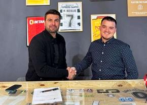 Capul răutăților din „cazul Păulești” s-a lăudat că-l reprezintă pe Adi Mutu: „Așa mi-a câștigat încrederea” » Cum explică „Briliantul” poza împreună