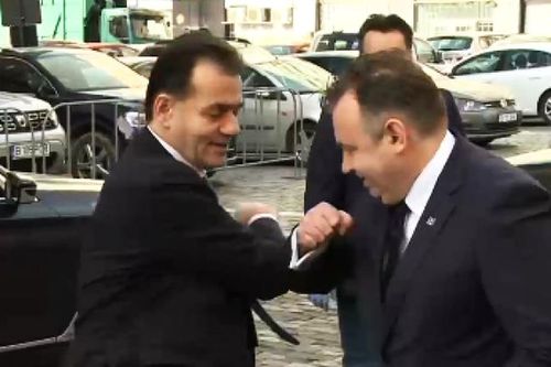 Orban și Nelu Tătaru s-au salutat într-un mod inedit // Captură Digi 24