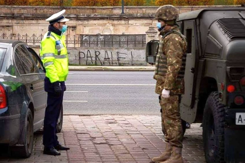 Imaginile cu militari patrulând prin București au dat naștere și unor glume