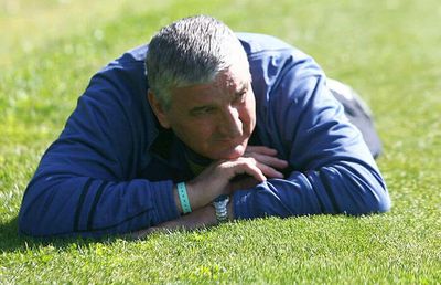 CORONAVIRUS // Rică Răducanu, doborât din cauza situației din România: „Am doar gânduri nasoale, tată!”