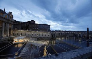 VIDEO Imagini impresionante de la Vatican » Papa Francisc s-a rugat pe ploaie în Piața Sf. Petru pentru întreaga planetă
