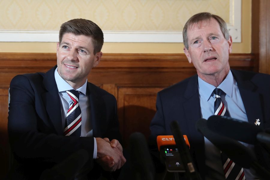 Steven Gerrard (stânga) și Dave King (dreapta) // Sursa: Getty Demisie de ultim moment la echipa lui Ianis Hagi