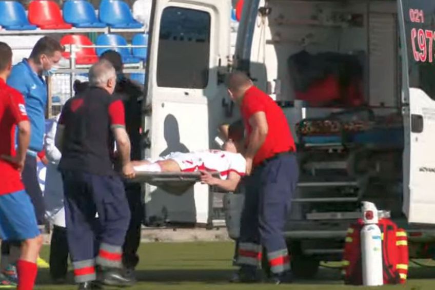 Andrei Mitran, urcat în ambulanță // foto: captură @ Steaua TV