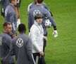 Joachim Low (61 de ani) a fost foarte implicat la antrenamentul oficial de pe Arena Națională, înaintea partidei România - Germania, din preliminariile Campionatului Mondial.

FOTO: Alexandra Fechete