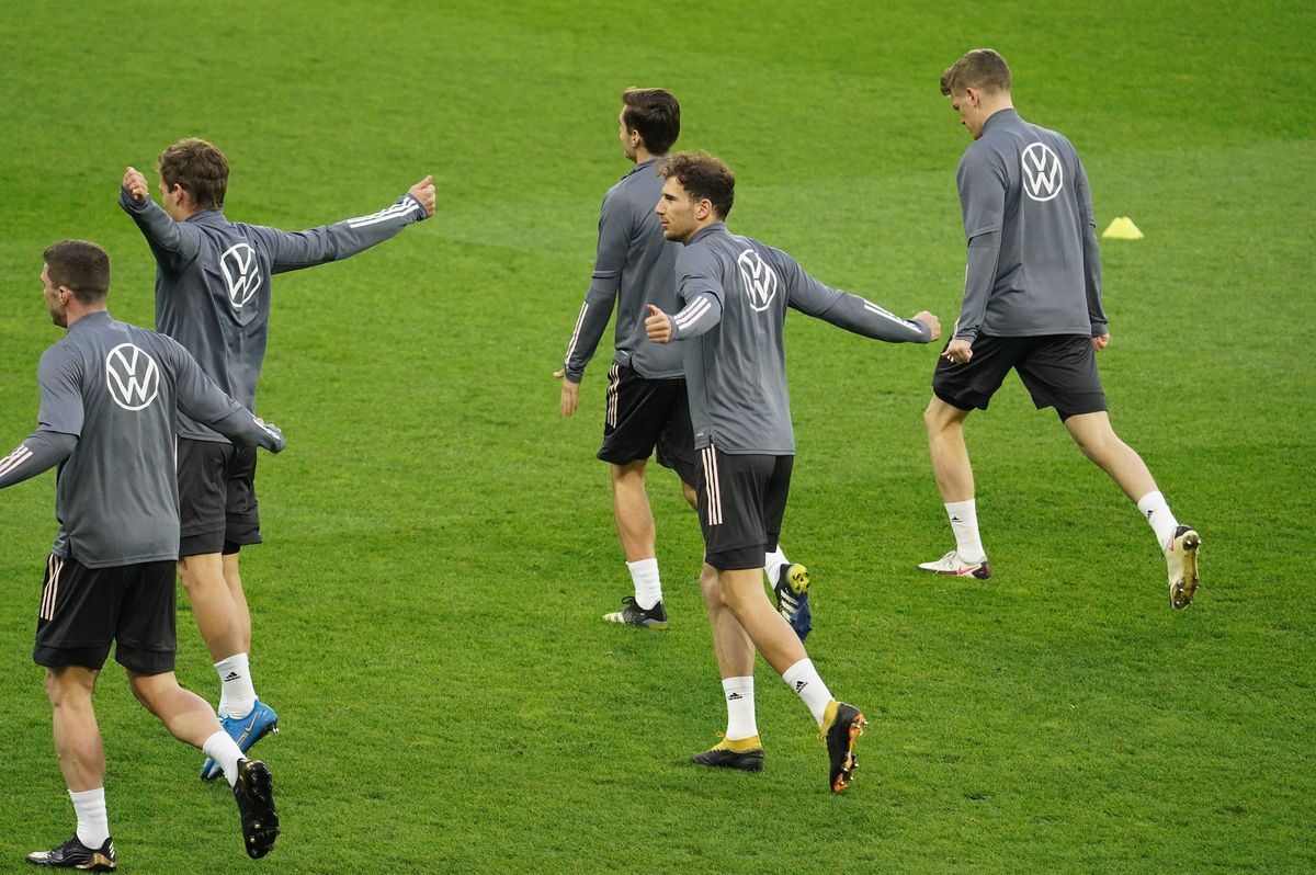 Joachim Low a lăudat un compartiment al naționalei României: „Acolo sunt puternici!” » Imagini de la antrenamentul nemților