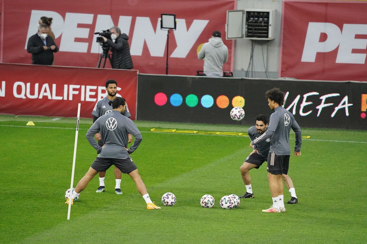 Joachim Low a lăudat un compartiment al naționalei României: „Acolo sunt puternici!” » Imagini de la antrenamentul nemților