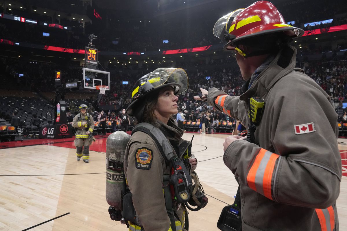 Incendiu în timpul unui meci din NBA! Arena a fost evacuată