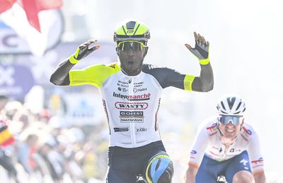 Cine este Biniam Girmay, eritreeanul care a făcut istorie în Gent-Wevelgem: „Nu-mi place să mă laud, nu uit de unde am plecat. Dar în curse sunt total nebun!”