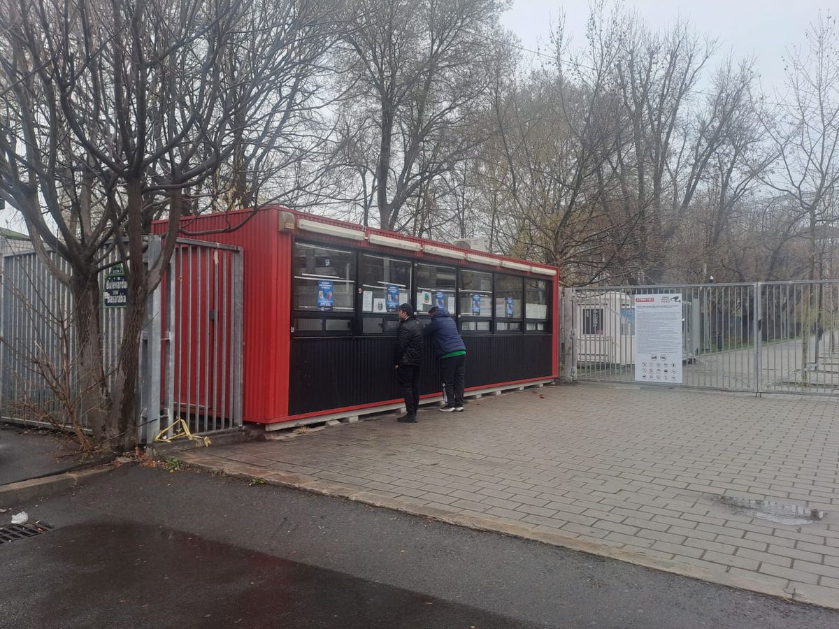 FOTO Liniște la casele de bilete înainte de România-Belarus