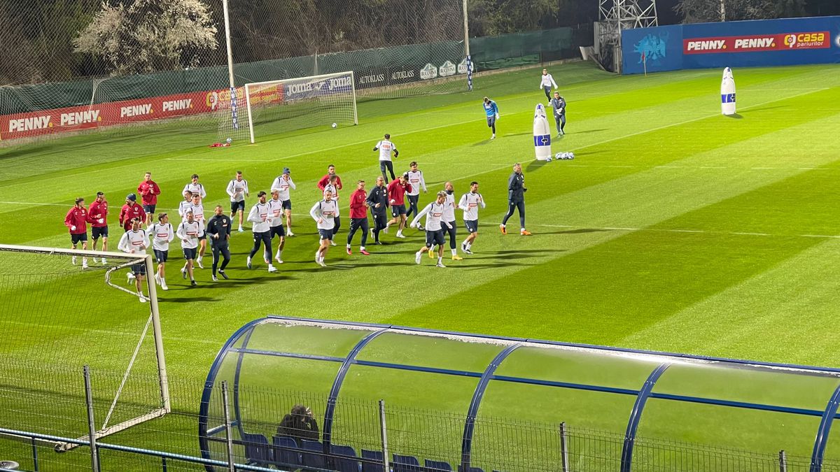 Selecționerul Belarusului are un fotbalist favorit din tabăra României: „Îmi place!”