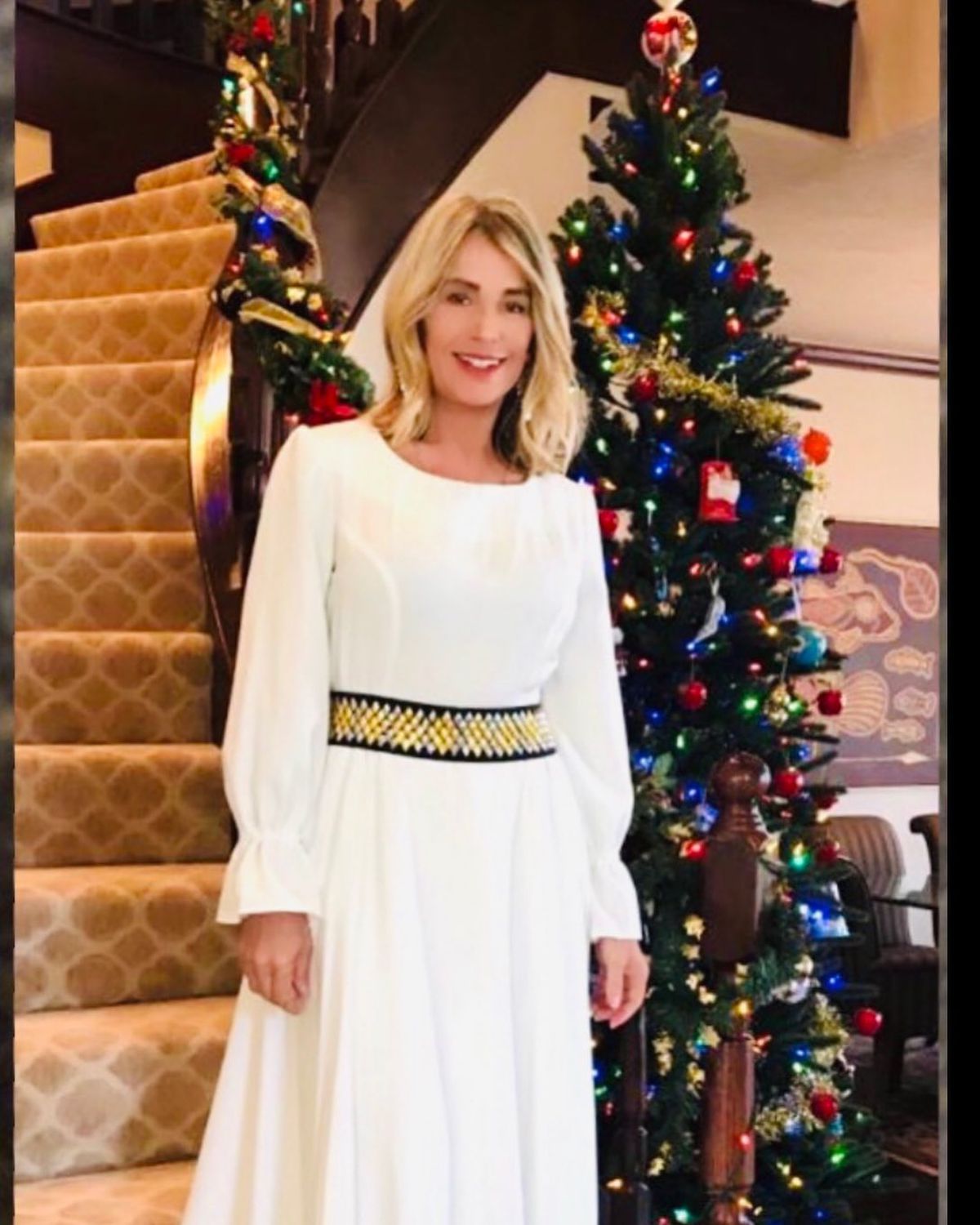 Imagini cu Nadia Comăneci în casa ei din SUA! Cum arată sufrageria și ce a atârnat pe pereți fosta mare gimnastă