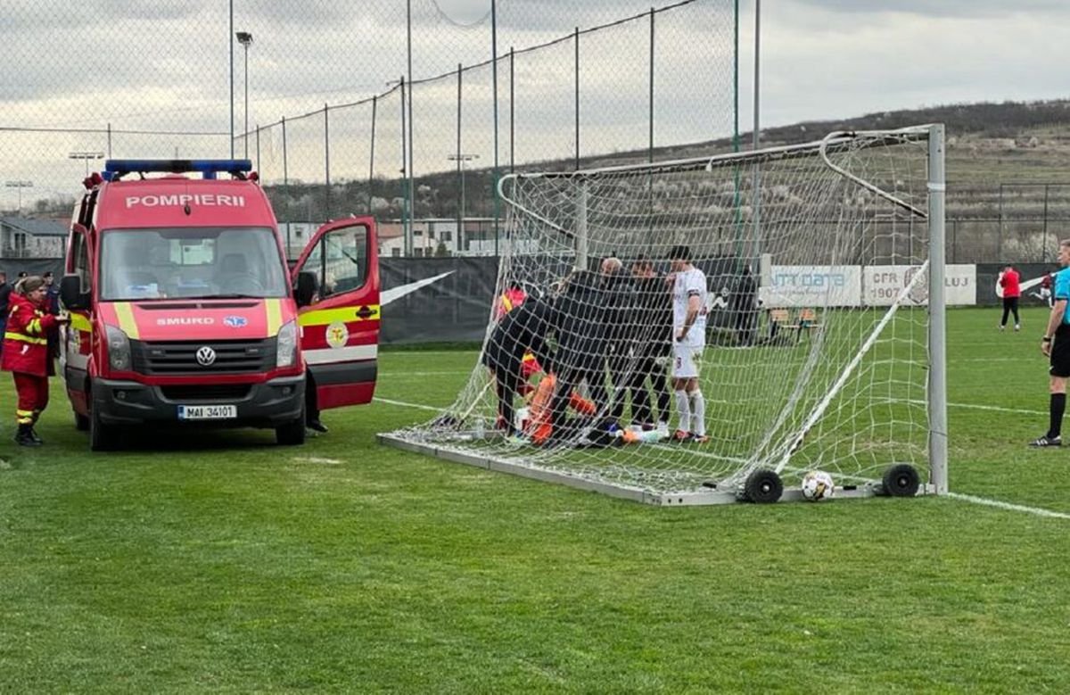 Sperietură în amicalul CFR Cluj - Hermannstadt » S-a lovit de o bară de susținere și a fost nevoie de intervenția ambulanței