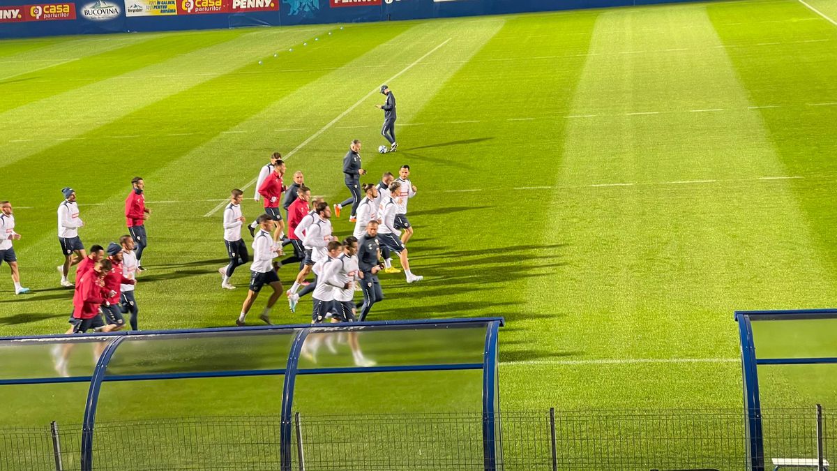 Selecționerul Belarusului are un fotbalist favorit din tabăra României: „Îmi place!”