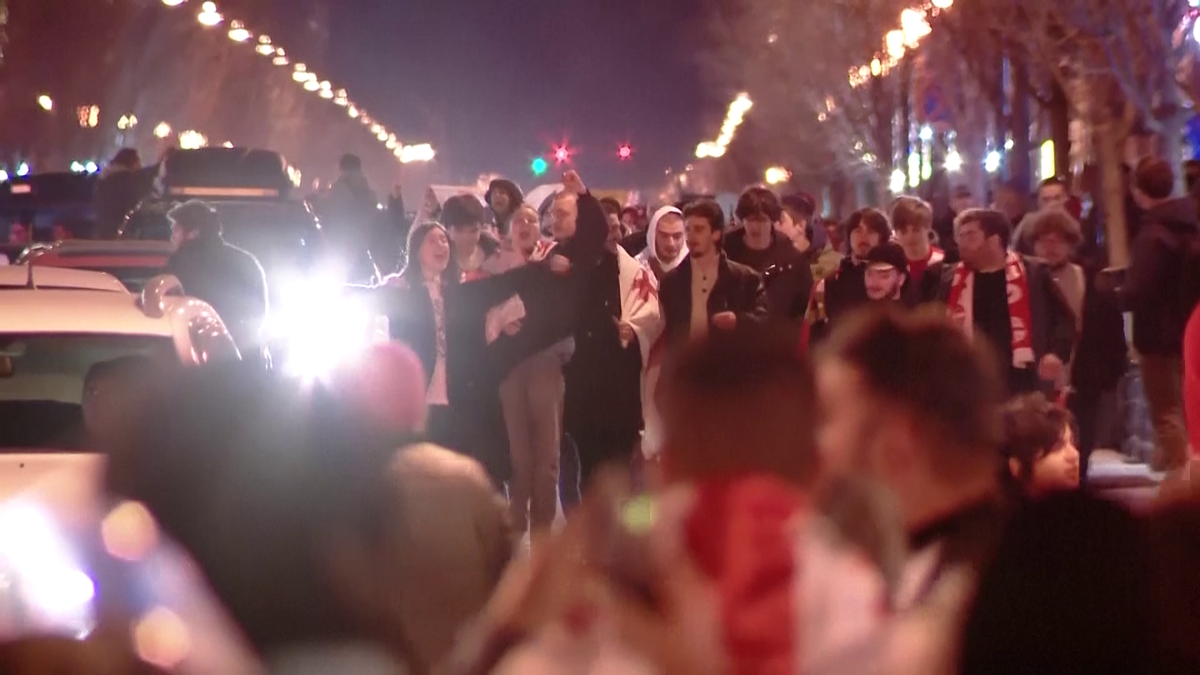 A fost noapte albă pe străzile din Tbilisi! » Mii de georgieni au sărbătorit cu jucătorii calificarea istorică la Euro