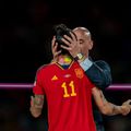 Luis Rubiales o constrânge pe Jenni Hermoso să îl sărute / Foto: Imago