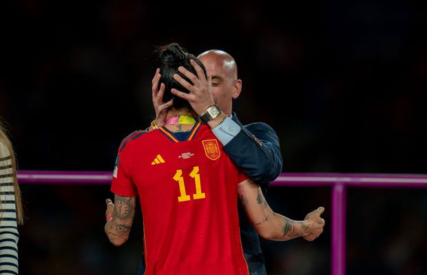 Sărutul forțat l-ar putea costa doi ani și jumătate de închisoare!