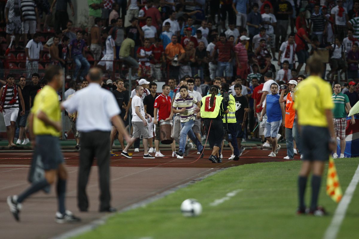 De unde vine expresia de „masa verde” și 10 exemple celebre din fotbalul românesc: Cazul „Bricheta”, „Minunea de la Liberec” și momentul în care s-a stins nocturna în Rapid - PSG