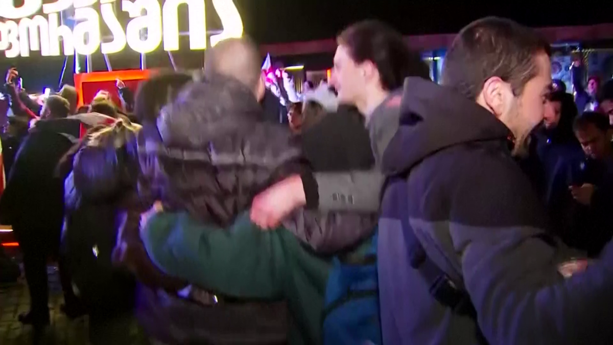 A fost noapte albă pe străzile din Tbilisi! » Mii de georgieni au sărbătorit cu jucătorii calificarea istorică la Euro