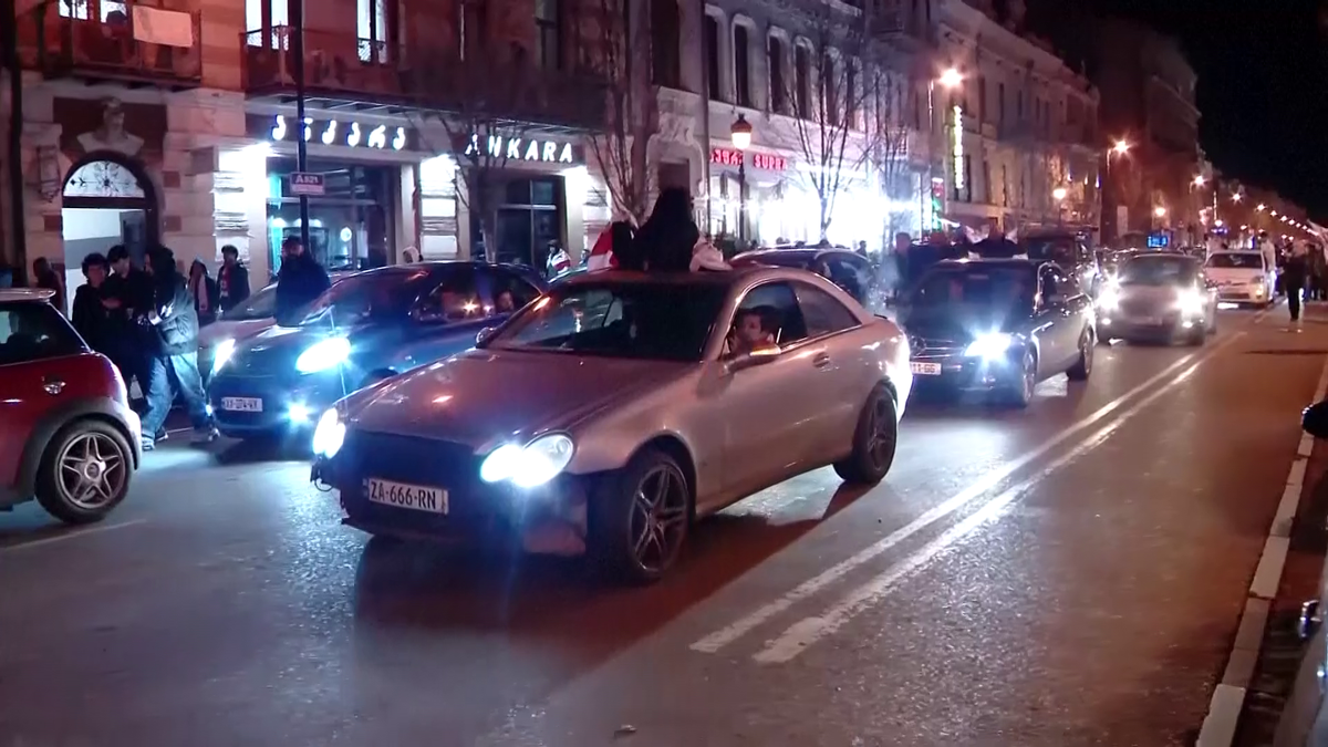 A fost noapte albă pe străzile din Tbilisi! » Mii de georgieni au sărbătorit cu jucătorii calificarea istorică la Euro