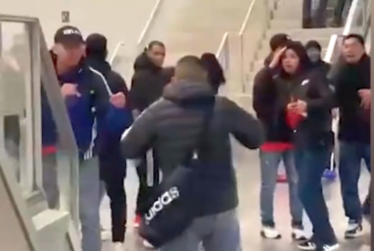 Fanii rivalelor s-au bătut pe Metropolitano! Au scos cuțitele după Columbia - România