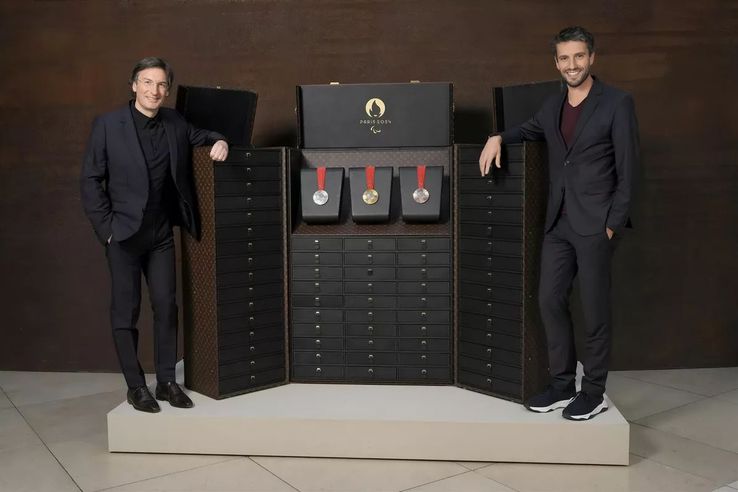Medaliile pentru Jocurile de la Paris 2024 şi torţele olimpice şi paralimpice vor fi transportate şi expuse în valize realizate la comandă de Louis Vuitton, foto: Figaro