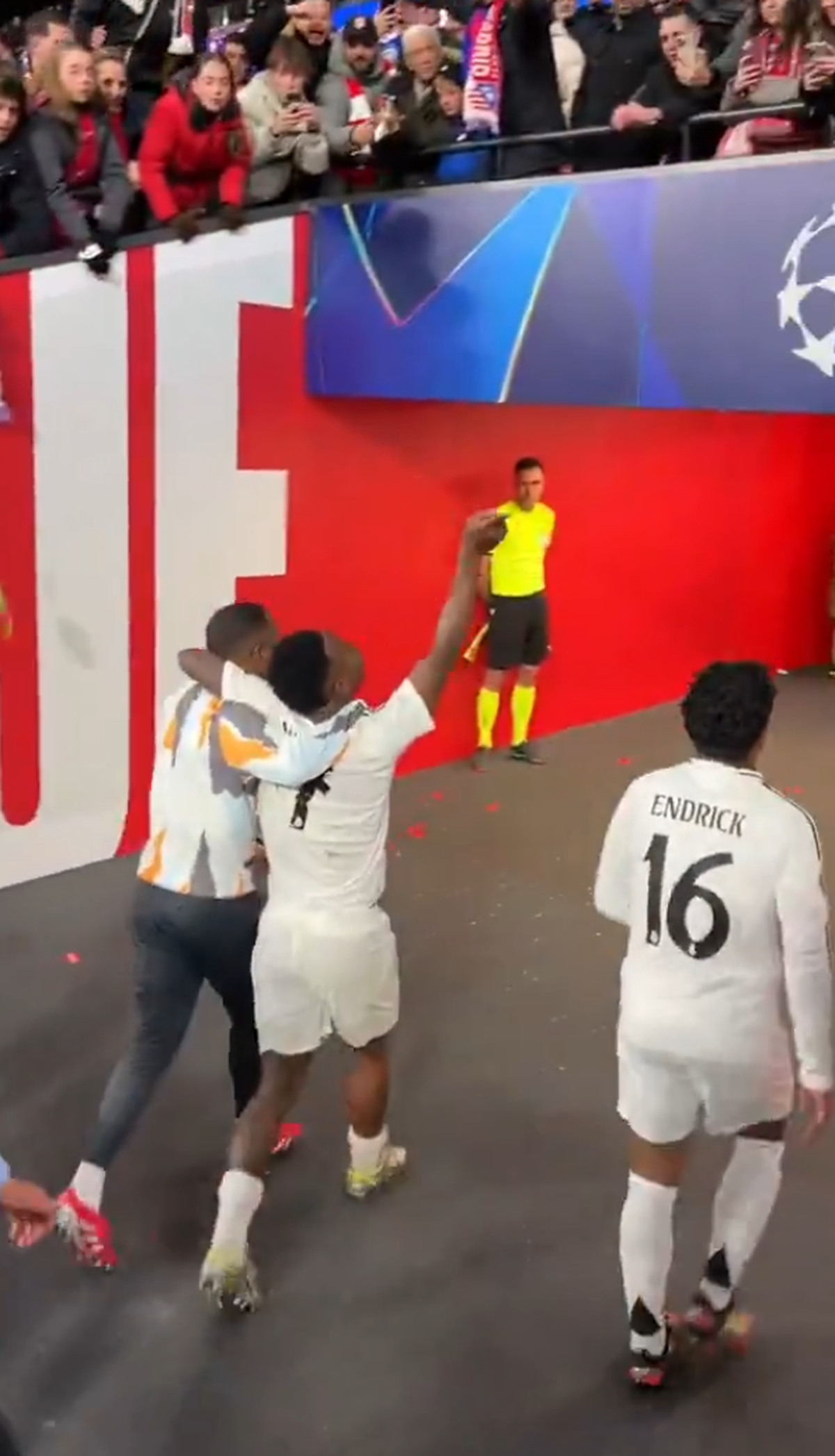 4 fotbaliști de la Real Madrid vor fi anchetați de UEFA, în urma gesturilor scandaloase de la finalul meciului!