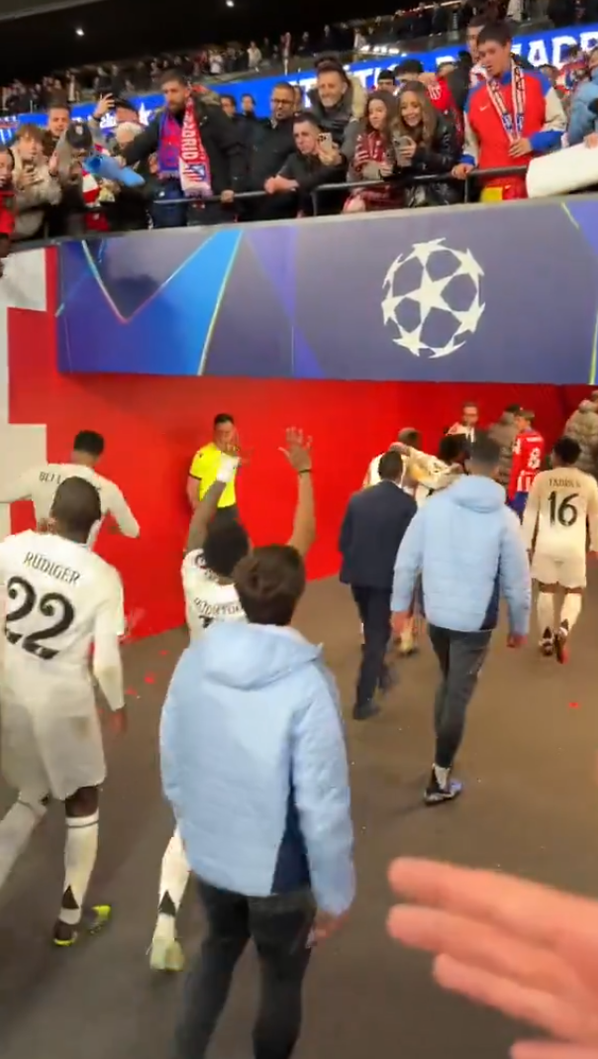 4 fotbaliști de la Real Madrid vor fi anchetați de UEFA, în urma gesturilor scandaloase de la finalul meciului!