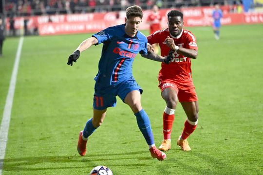 Mabea, în duel cu Miculescu de la FCSB, a dat bir cu fugiții de la UTA. Foto: Răzvan Păsărică (sportpictures.eu)